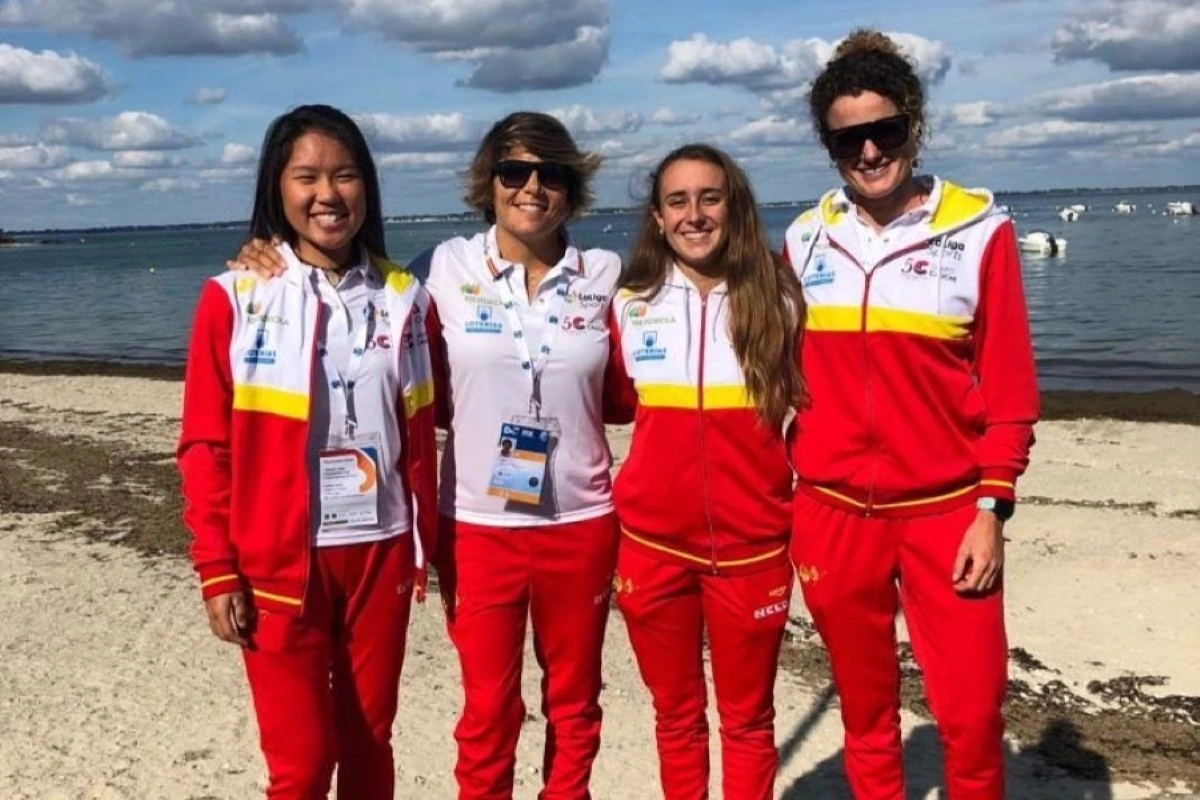 Representación Femenina del Club Amigos del Piragüismo